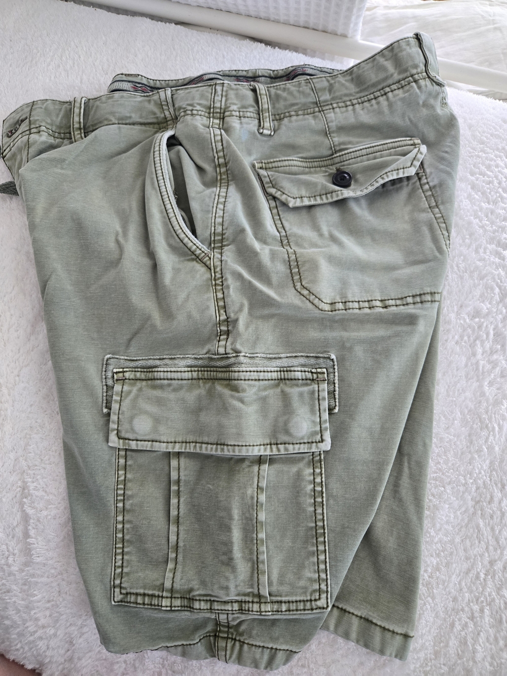 Lucky Brand Men's Cargo Pants in Olive Green Wash